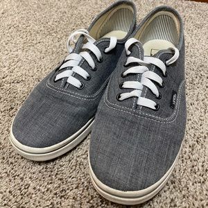 Classic Low Canvas Vans
